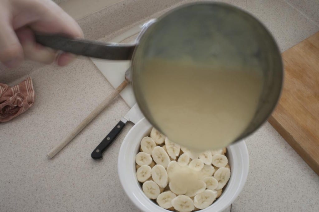 Pour pudding over banana/wafer layers